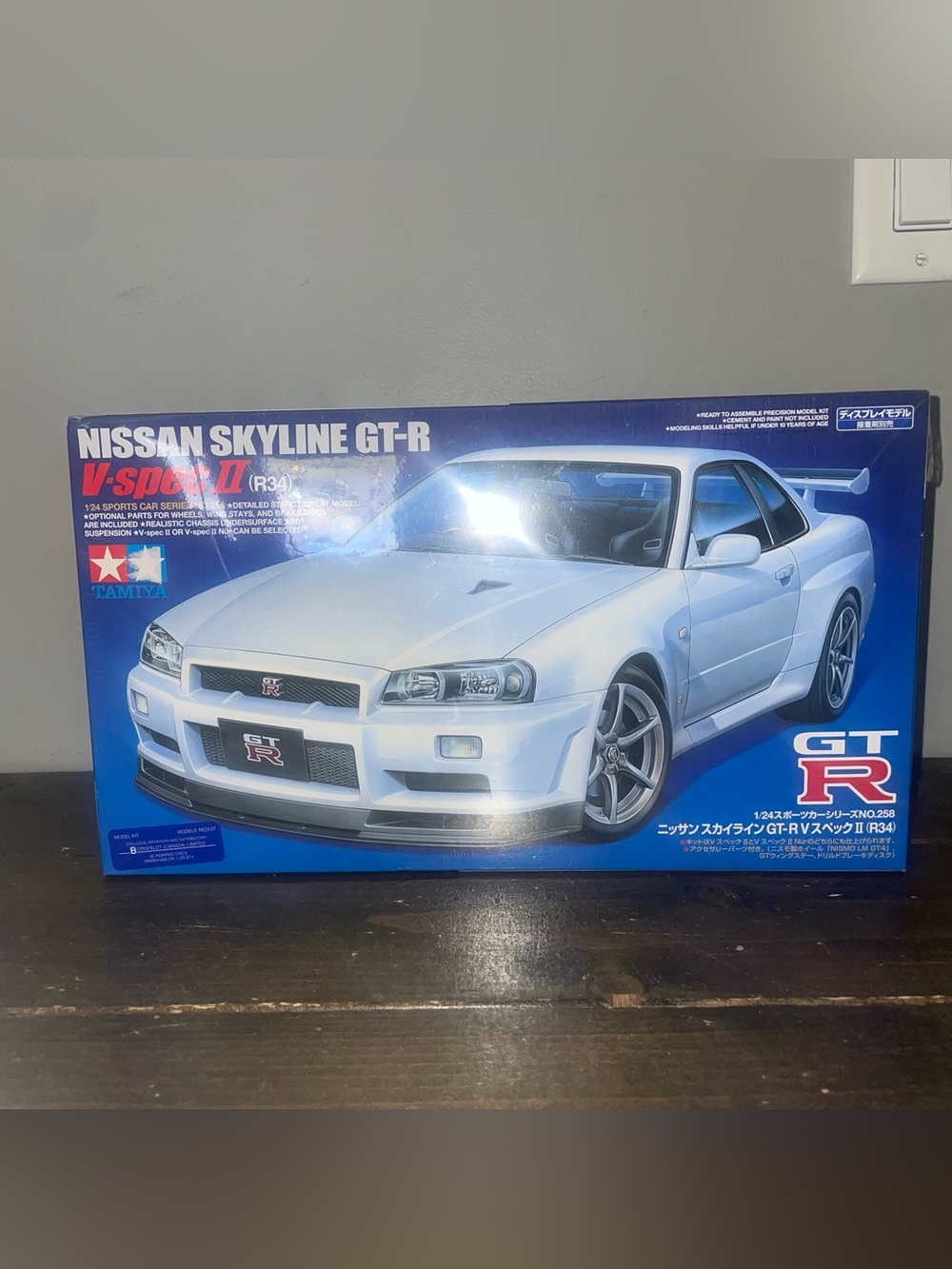 Tamiya 1:24 Scale Nissan Skyline GT-R (R34) V-Spec ll Model Kit # 24258*1800